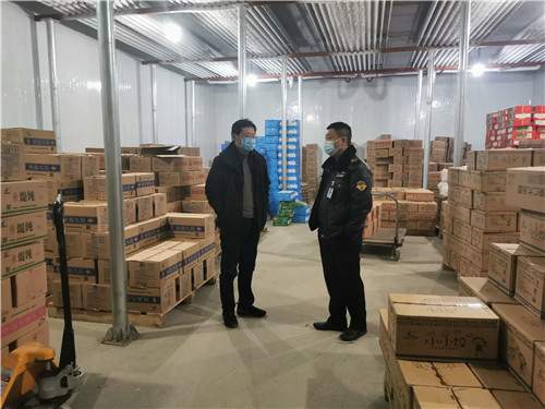 河南駐馬店上蔡縣重陽食藥監(jiān)所嚴(yán)格對進(jìn)口冷鏈?zhǔn)称愤M(jìn)行檢查
